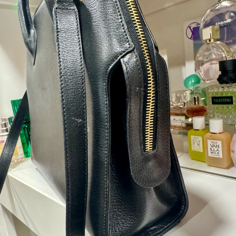 Salvatore Ferragamo Gancini Black Leather Handbag, Shoulder Strap Gold Hardware - Picture 3 of 7
